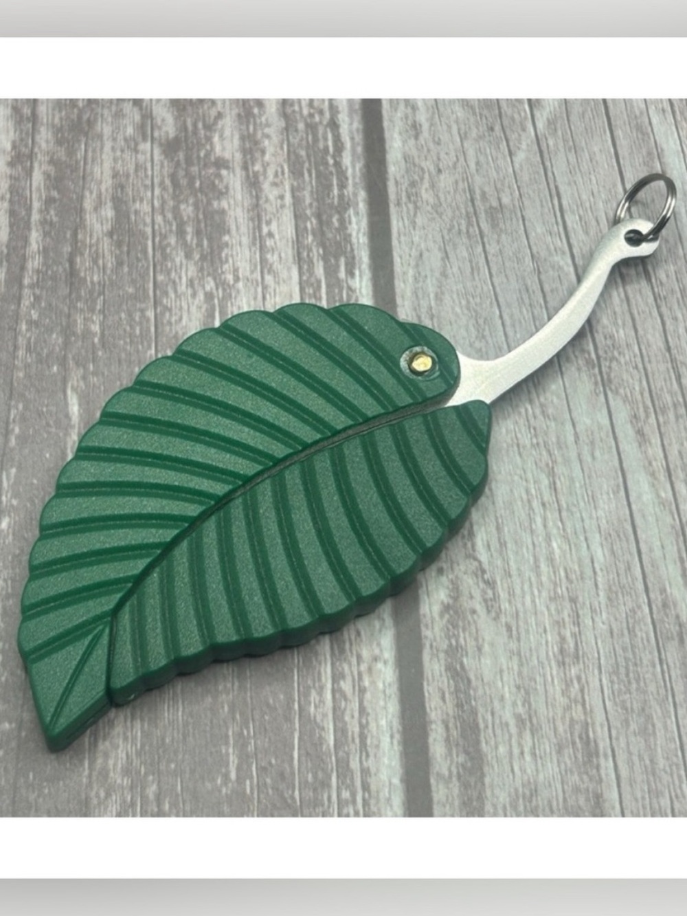 🍃NEW Self Defense Keychain Leaf Shape Protection Bag Charm Green Silver